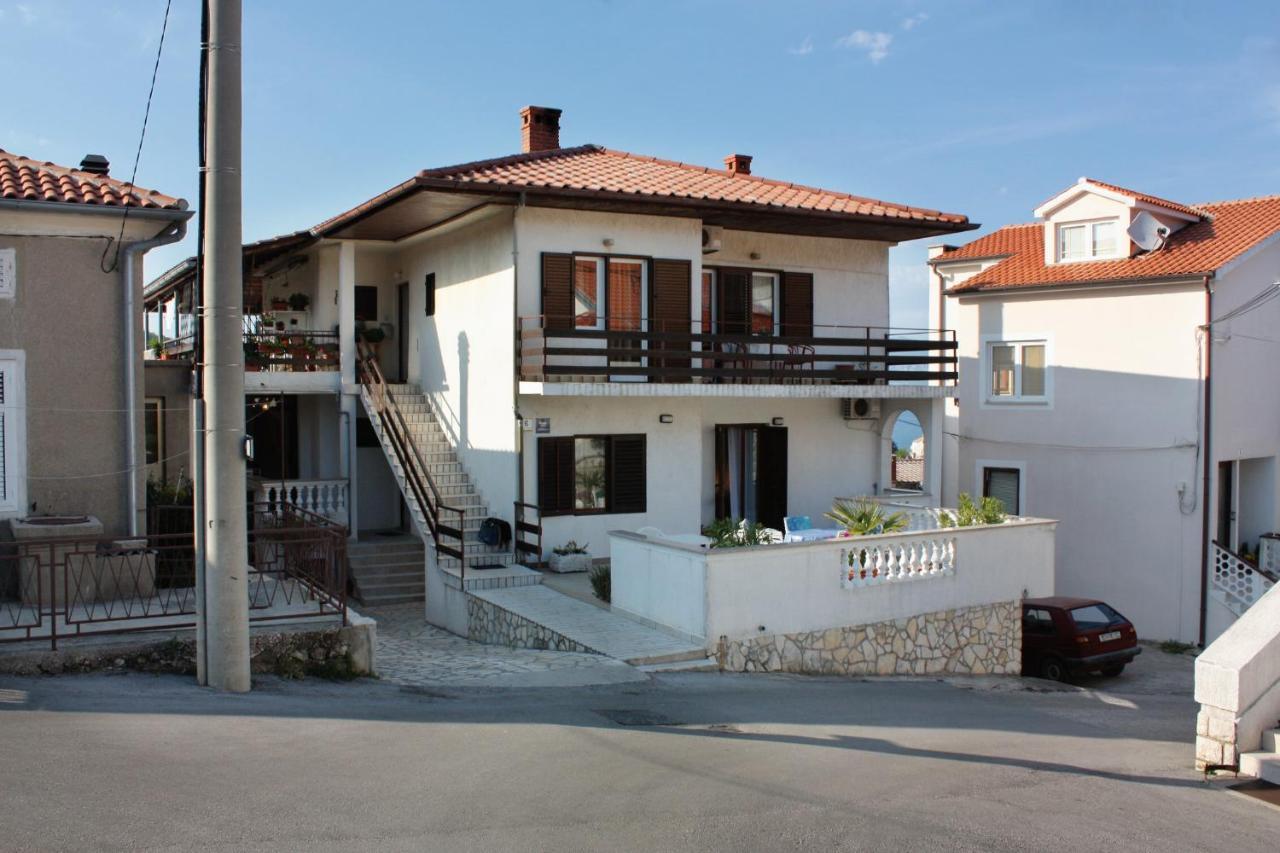 Double Room Vrbnik 5301B Buitenkant foto